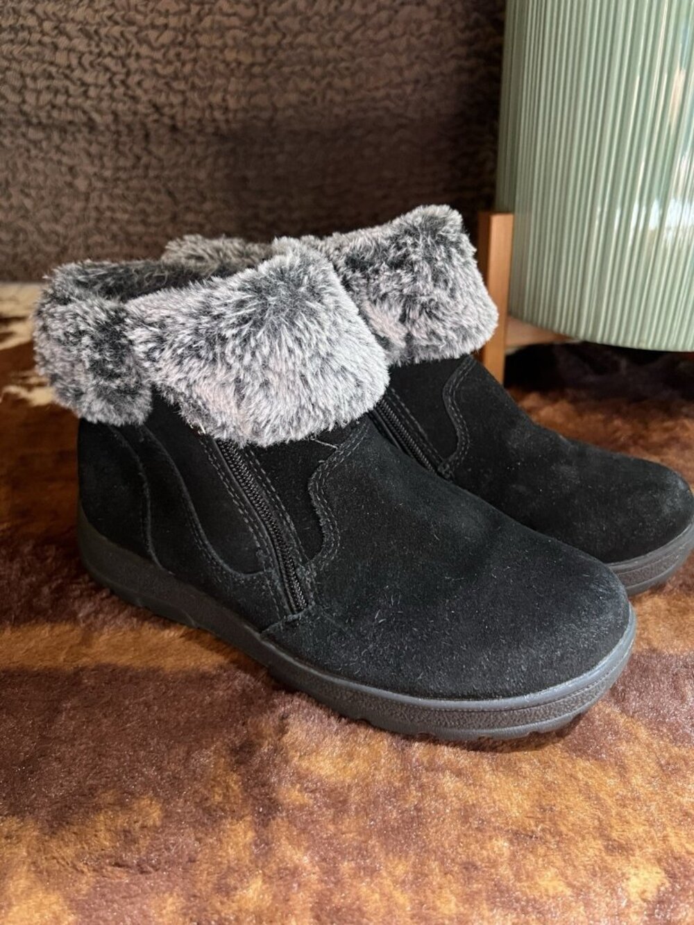 Khombu Women’s Suede Ankle Boots Size 7 Black Gray Faux Fur